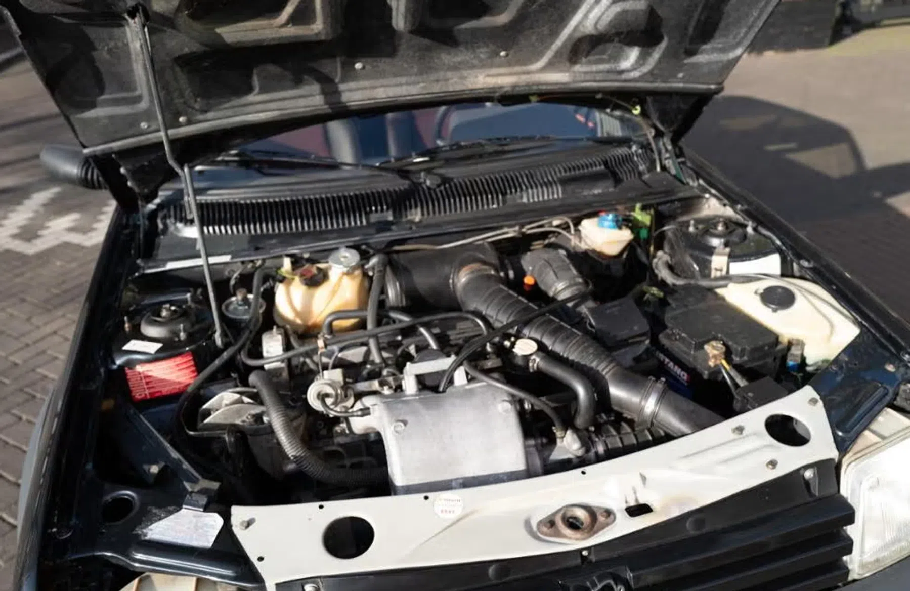 Peugeot 205 GTI 1.9 zwart